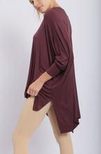 Load image into Gallery viewer, Hi-Lo Cape 3/4 Sleeve
