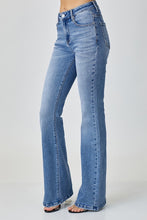 Load image into Gallery viewer, Mid Rise Basic Flare Jeans
