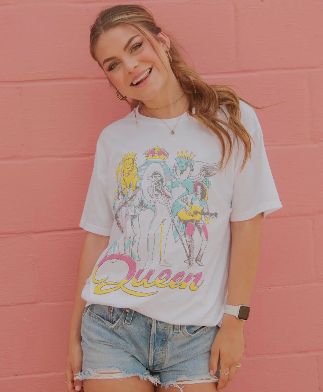 Queen On Stage Comfort Wash Graphic Tee