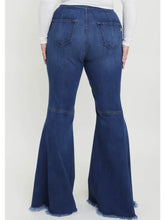 Load image into Gallery viewer, Bella Flare Jeans Curvy

