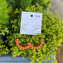 Load image into Gallery viewer, E0100 clay bead hoop
